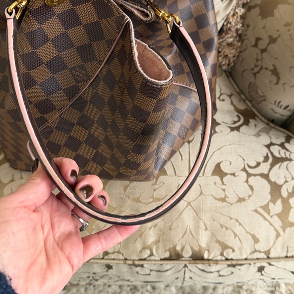 Caissa - Picture 10 of 16